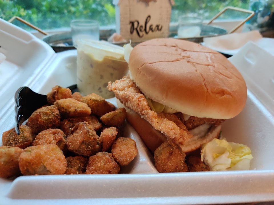 Family-friendly seafood spot with quick counter service.